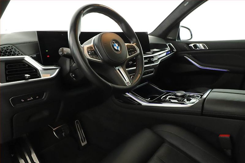 BMW X7 (2024) M60i - fotka 19 z 23