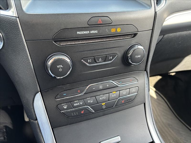 Ford S-MAX 2,0 TDCi 110 kW Titanium - fotka 37 z 45