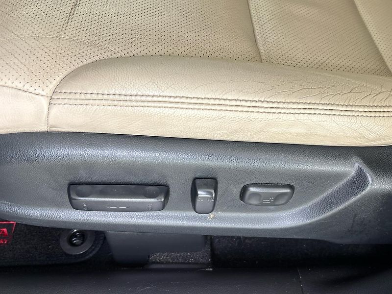 Honda CR-V Executive 4WD - fotka 27 z 31