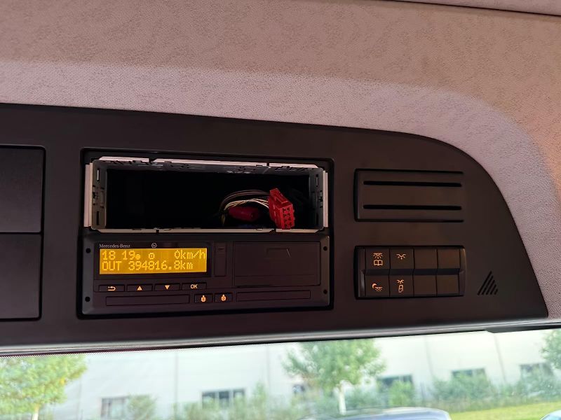 Mercedes-Benz Actros 1830 4x2 třístranná shrnovačka - fotka 20 z 20