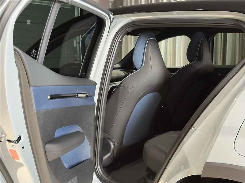 Volvo EX30 (2026) 0,0 P8 AWD  Ultra Cross Countr - fotka 22 z 38