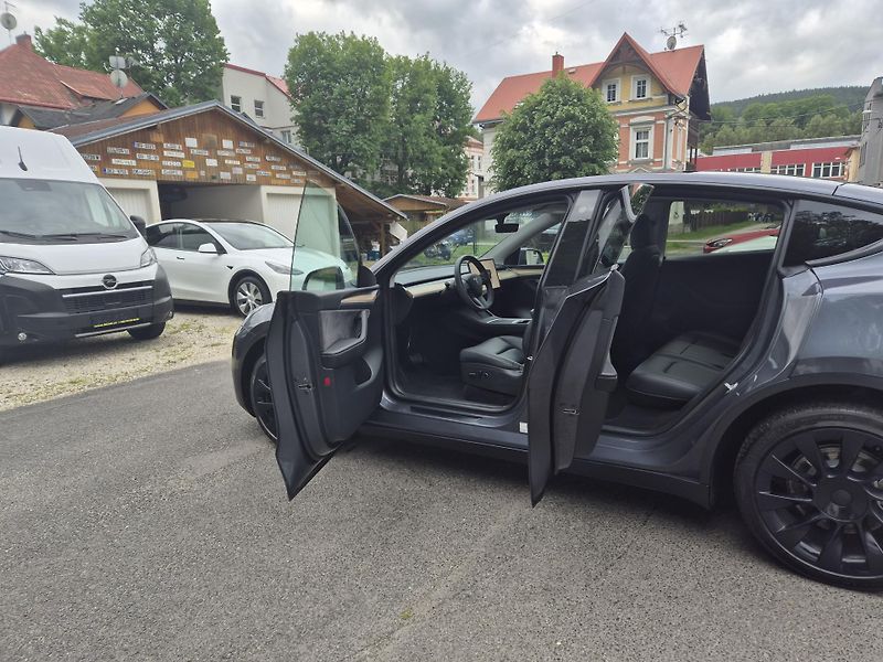 Tesla Model Y LONGE RANGE DUAL MOTOR SOH 87% - fotka 13 z 50