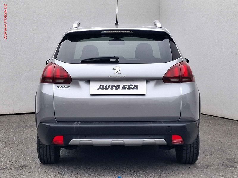 Peugeot 2008 (2018) 1.2 PT, ČR, Allure, park. - fotka 5 z 20