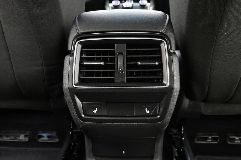Škoda Karoq 2,0 TDI 85 kW Clever NAVI Záru - fotka 22 z 31