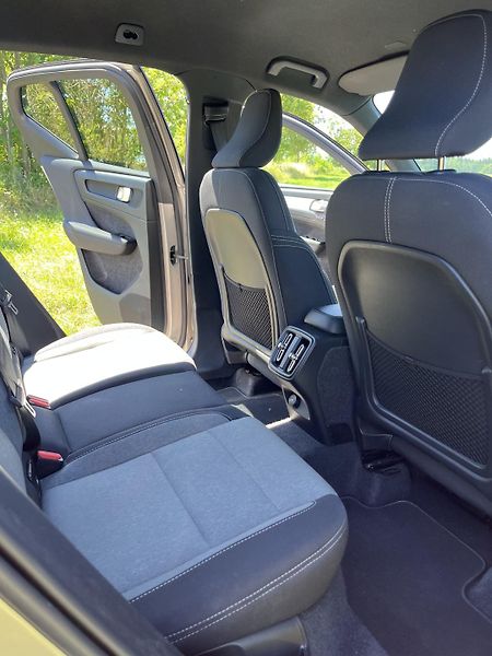 Volvo XC40 (2022) B3 FWD AUT PLUS 1. MAJITEL - fotka 12 z 23