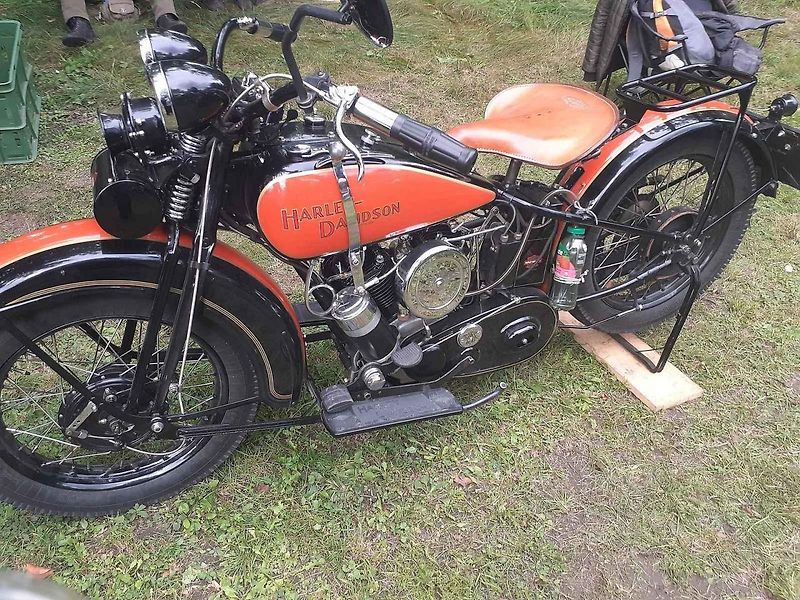 Milovníci historických automobilů i motocyklů si první říjnovou sobotu přišli na své při tradičním závodu Brno-Soběšice.