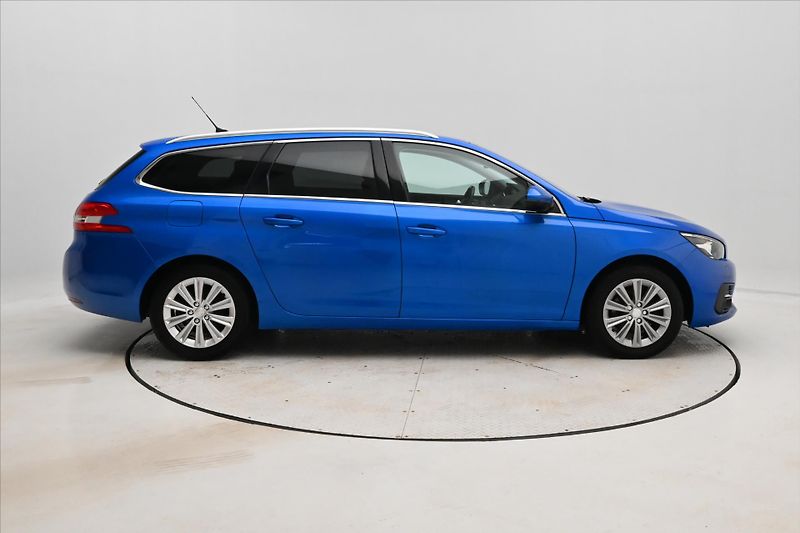 Peugeot 308 1,5 BlueHDI 96 kW Allure Záruk - fotka 4 z 31