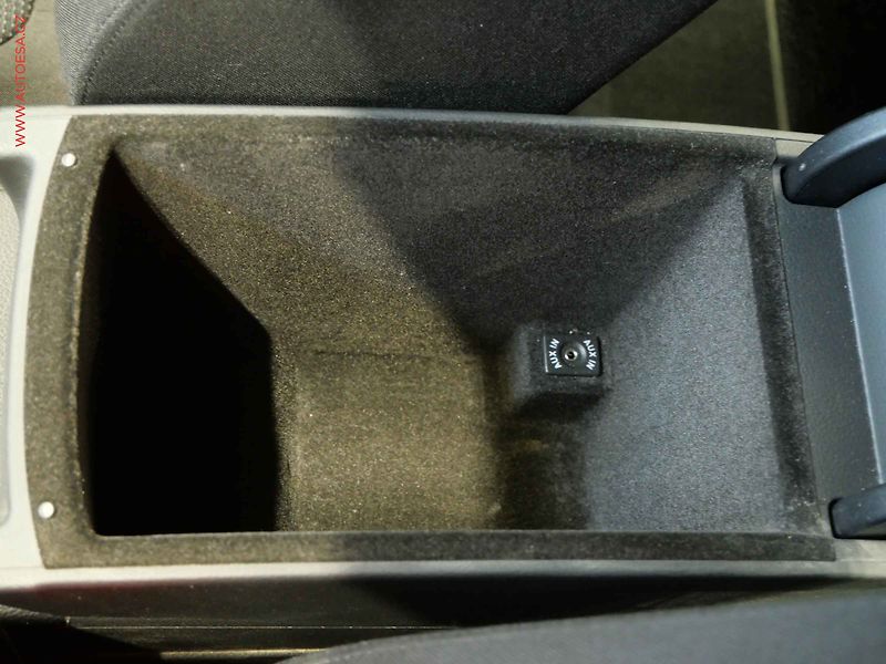 Volkswagen Passat (2013) 2.0TDi, DSG, klima - fotka 20 z 21