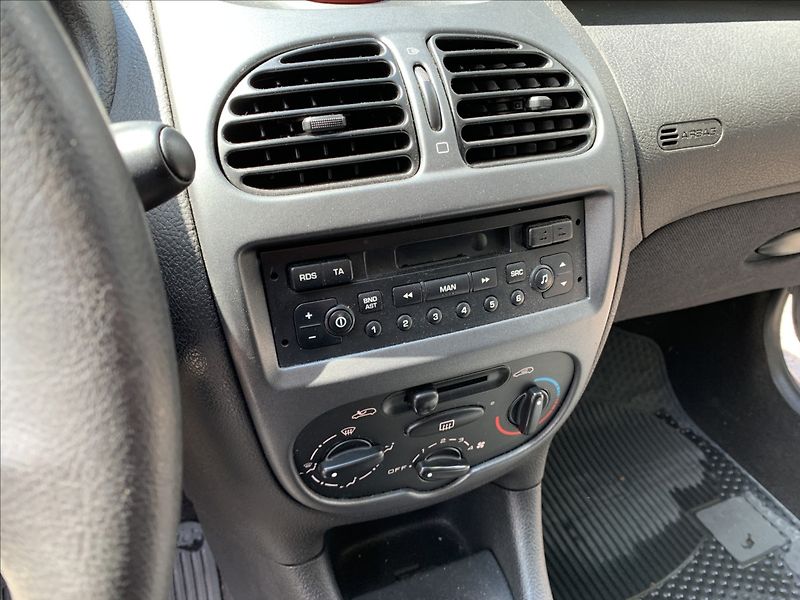 Peugeot 206 1,4 i,ČR - fotka 11 z 17
