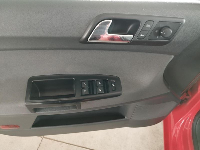 Volkswagen Polo (2007) 1,4i 59KW KLIMA CD EL.VÝ. SER. - fotka 16 z 38