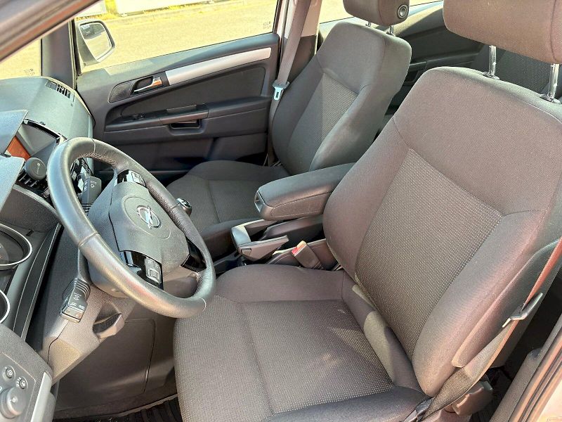 Opel Zafira (2014) 1.8 88 kW Classic - Tažné 7mís - fotka 9 z 23