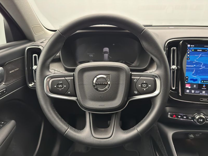 Volvo XC40 B4 DARK PLUS AUT CZ 1.maj - fotka 3 z 46