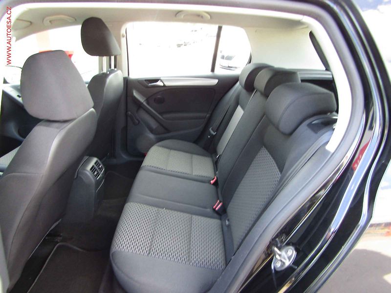 Volkswagen Golf (2009) 1.4 MPI, AC, výhřev sed - fotka 11 z 15