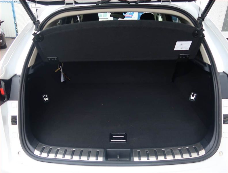 Lexus NX 300h (2021) 300h - fotka 13 z 21