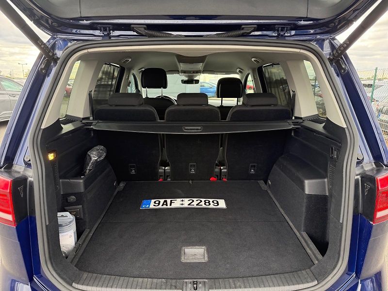 Volkswagen Touran (2022) HIGHLINE 2.0TDI 110kW DSG TAŽN - fotka 6 z 11