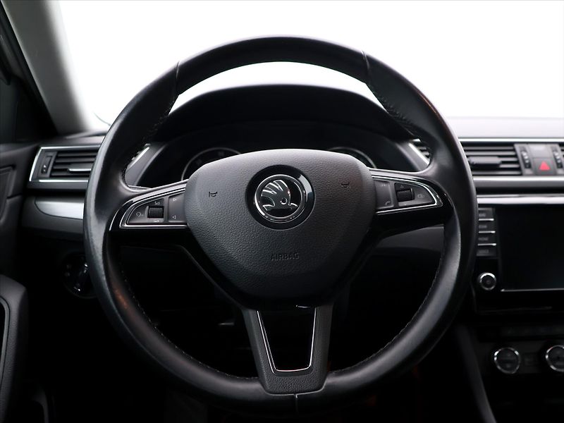 Škoda Superb 2.0 TDI 110kW Style Bi-Xenon - fotka 19 z 38