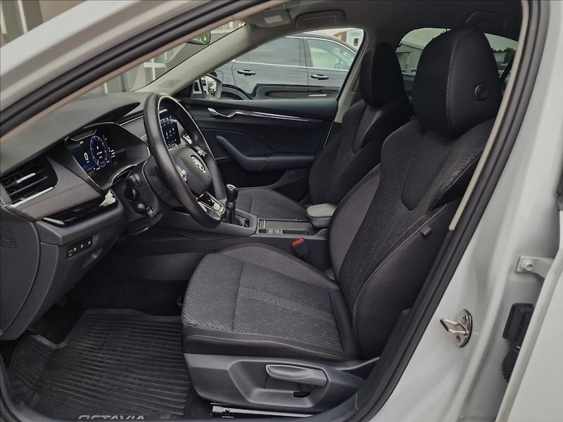 Škoda Octavia 2.0TDI Style, původ ČR,1.Maj. - fotka 19 z 50