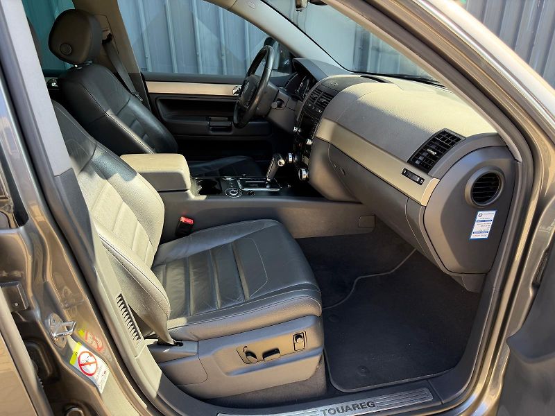 Volkswagen Touareg 3,0 TDi V6 4-motion /servis.k. - fotka 20 z 33