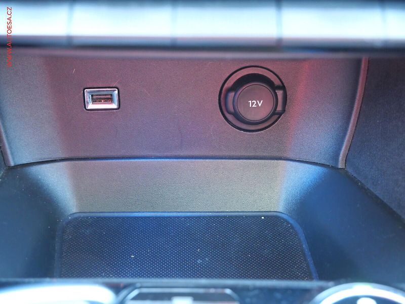 Peugeot 5008 (2018) 1.6HDi, ČR, AT, LED, navi - fotka 19 z 20