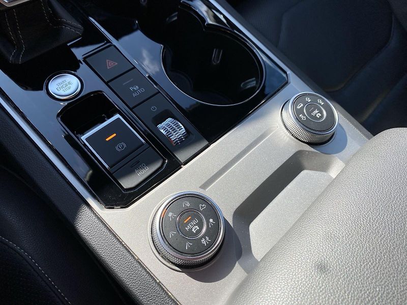 Volkswagen Touareg (2023) Exclusive 3.0 TDI V6 4Motion - fotka 24 z 37