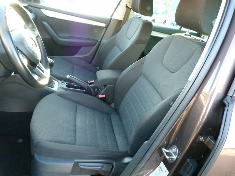 Škoda Octavia 1.4 TSI auto klima - fotka 12 z 26