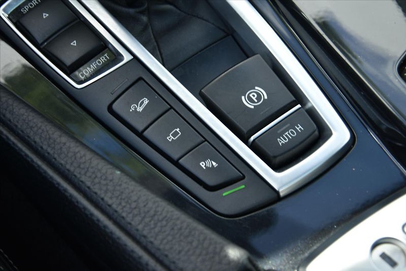 BMW Řada 5 530d xDrive M PAKET PANORAMA - fotka 20 z 28
