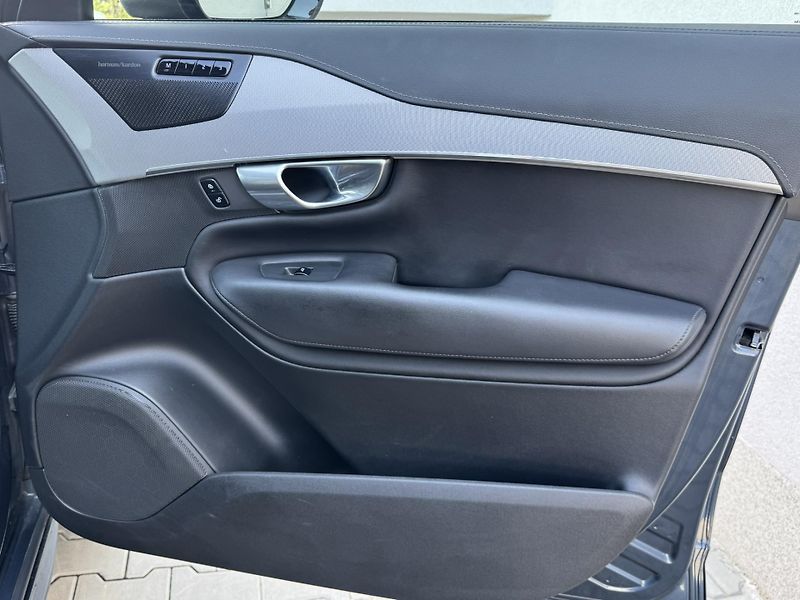 Volvo XC90 B5 (nafta) AWD PLUS DARK - fotka 13 z 51