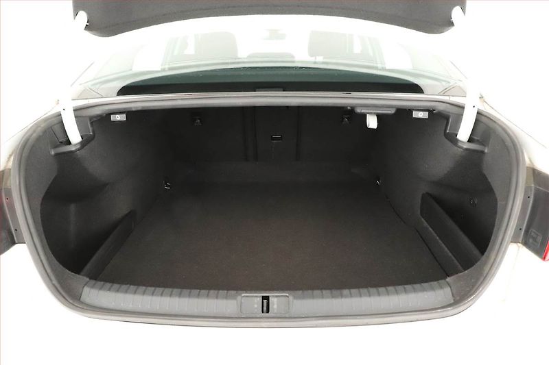 Volkswagen Passat (2021) 1.5 TSI, ČR,1.maj, Tempomat - fotka 11 z 19
