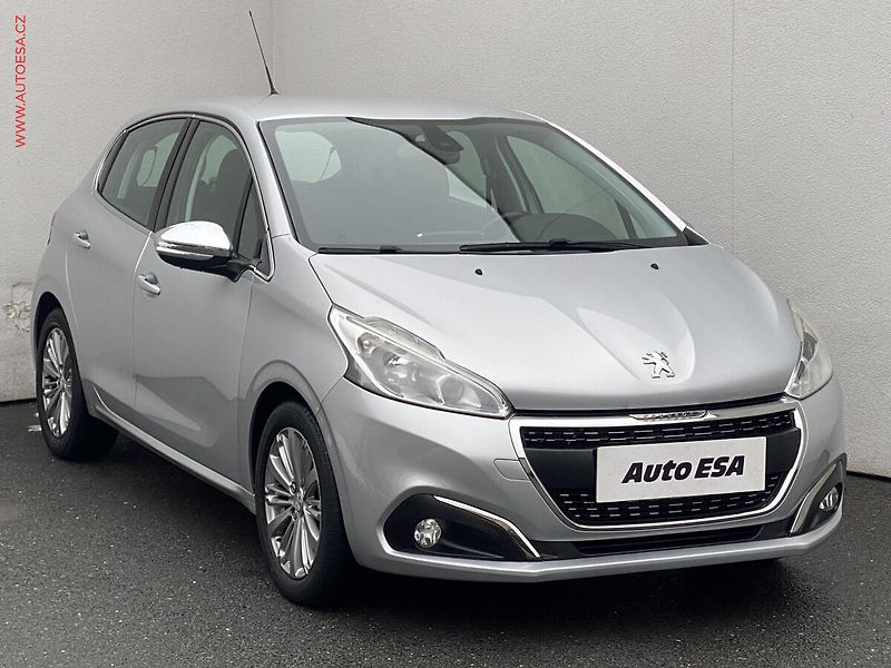 Peugeot 208 (2017) 1.2PT, Allure, AT, navi, TZ - fotografie inzerátu