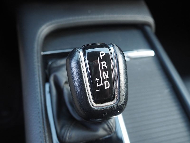 Volvo V90 (2018) D5, 173 kW, AWD, AT - fotka 35 z 46