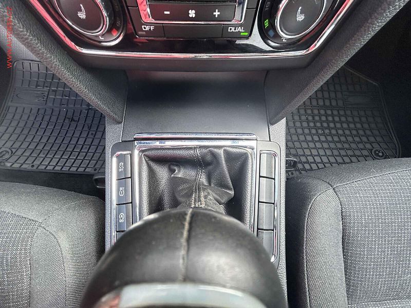 Škoda Superb (2014) 2.0 TDi, ČR, Bixen, autoAC - fotka 16 z 16