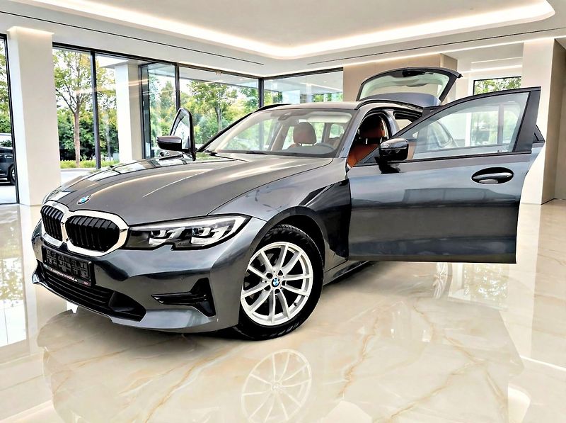 BMW Řada 3 (2022) 2.0 318IA 115kW Kůže - fotka 1 z 36
