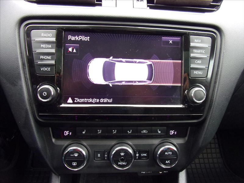 Škoda Octavia 2,0 TDI Style 110kW  Combi - fotka 19 z 26