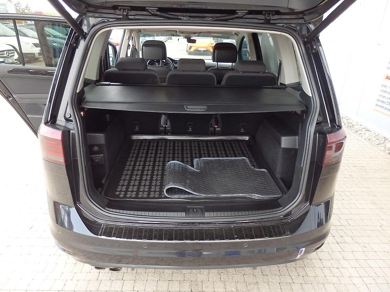 Volkswagen Touran 2,0 TDI 140kW HIGHLINE,DSG LED - fotka 9 z 27