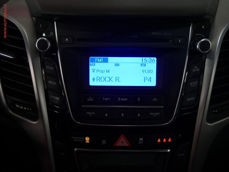 Hyundai i30 (2015) 1.6CRDi, ČR, autoAC - fotka 13 z 17