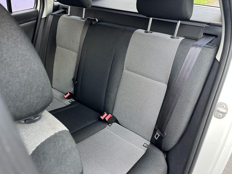 Škoda Fabia 1,2 HTP Combi Classic - fotka 15 z 26