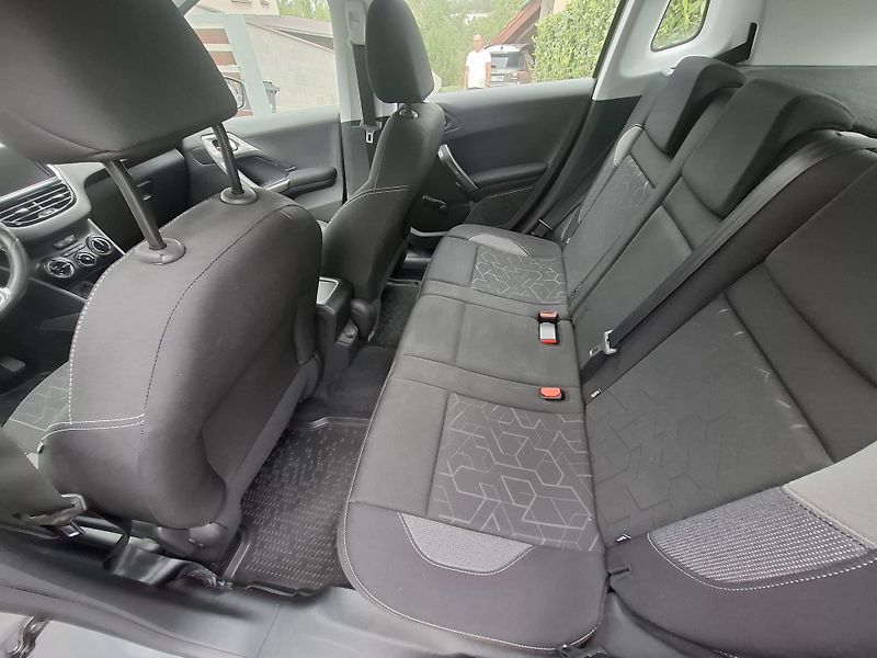 Peugeot 2008 (2019) Perfektni tech.stav - fotka 13 z 20