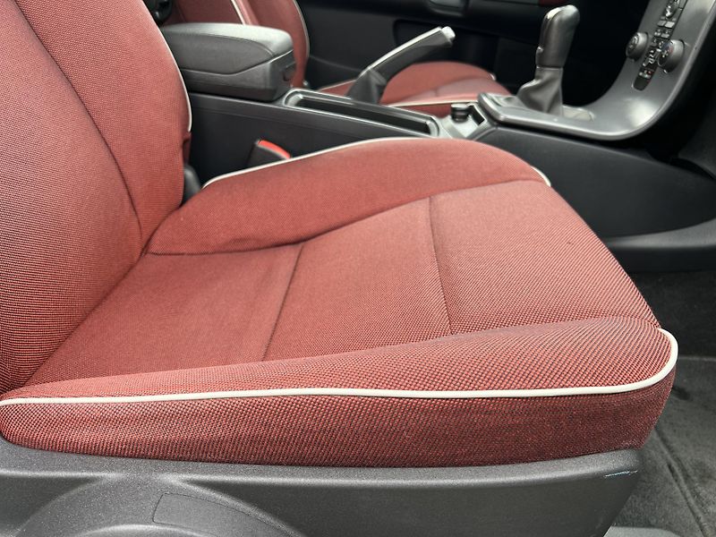 Volvo C30 1.6D ABS KLIMATIZACE TAŽNÉ - fotka 27 z 35
