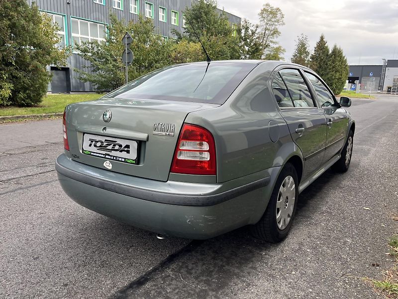Škoda Octavia 1,6 MPi Ambiente/ servisní k. - fotka 5 z 28