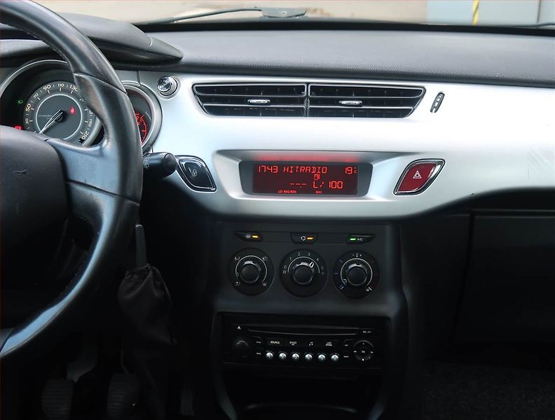 Citroën C3 (2011) 1.4 HDi, po STK, jezdí dobře - fotka 12 z 18