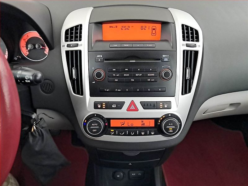 Kia Ceed (2010) 1.6 CRDi, po STK, udržované - fotka 12 z 18