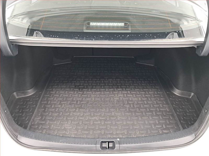 Toyota Corolla (2023) 1.8 Hybrid - fotka 14 z 20