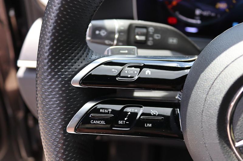 Mercedes-Benz Třídy E E 300D 4MATIC KOMBI AMG 195kW - fotka 26 z 50
