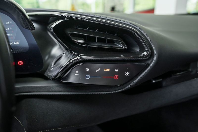 Ferrari 296 GTB Carplay/Lift/Carbon/Racing Sea - fotka 16 z 23