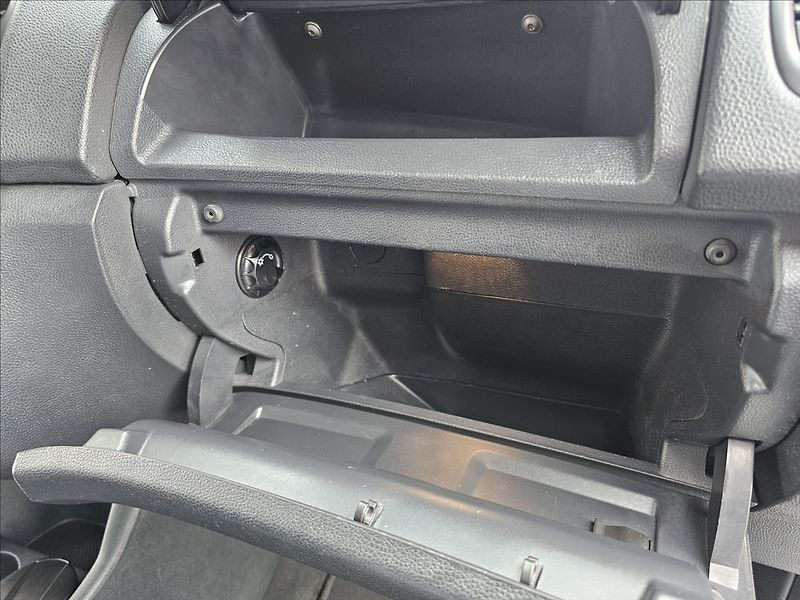 Škoda Fabia II 1,2TSi 63KW Ambiente - fotka 33 z 43