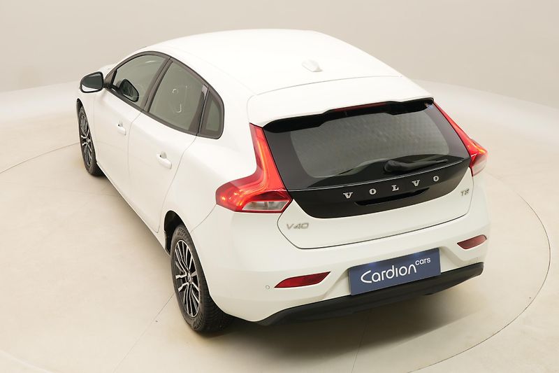 Volvo V40 T2 MOMENTUM AUT  - fotka 17 z 39