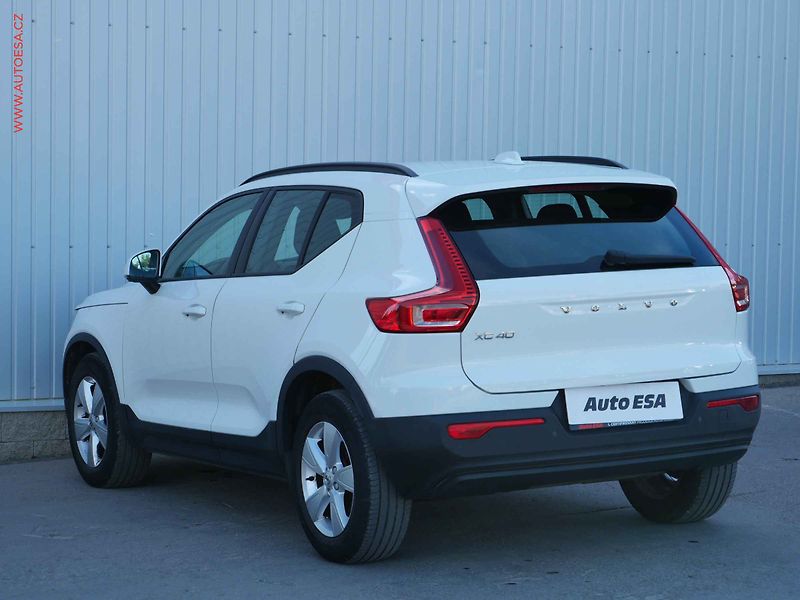 Volvo XC40 (2021) 1.5T, 1.maj,ČR, Momentum, AT - fotka 6 z 28