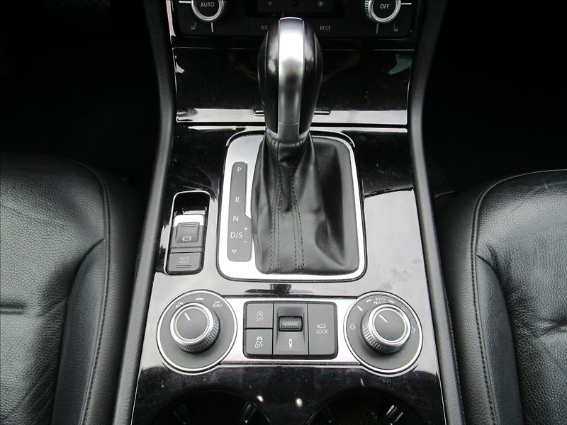 Volkswagen Touareg 3.0TDi V6  R-Line, 4x4, Bi-Xen - fotka 11 z 48