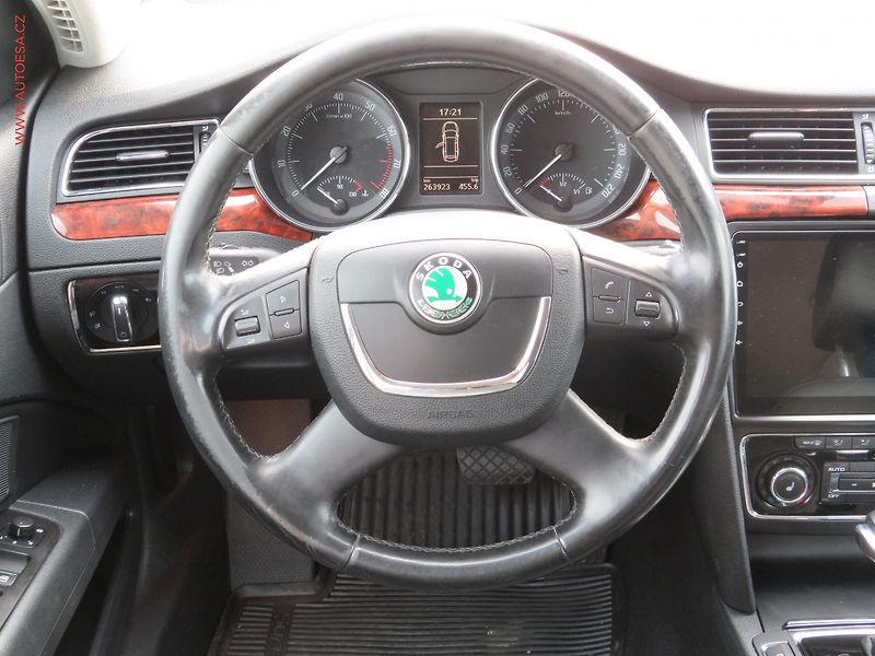 Škoda Superb (2011) 3.6 V6 4x4, ČR, Exclusive - fotka 15 z 28