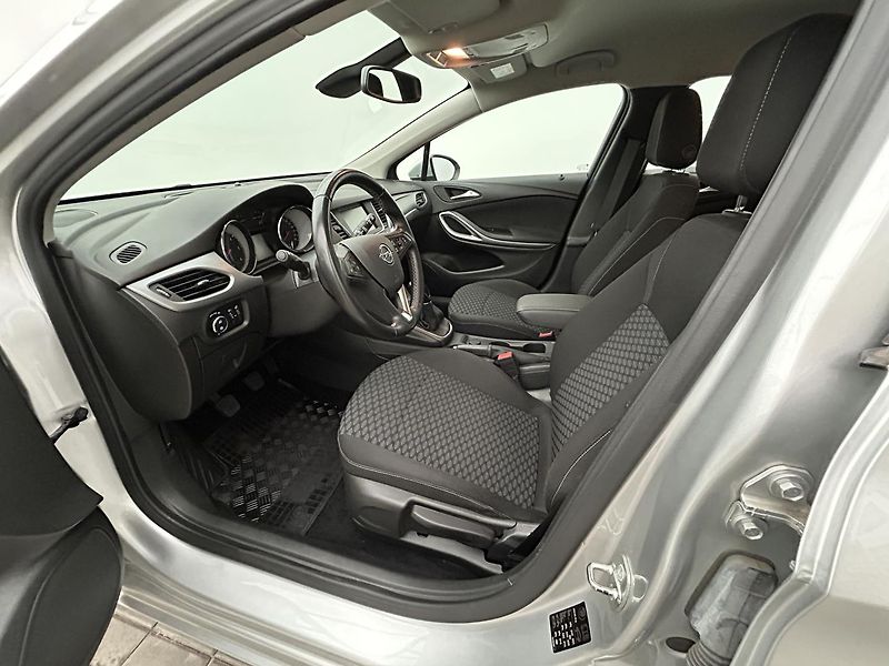 Opel Astra 1.6 CDTi Enjoy - fotka 10 z 22